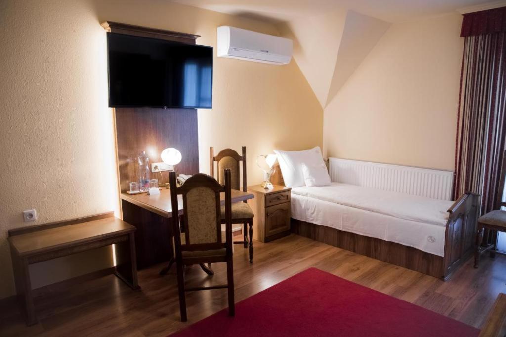 Vinum Hotel Kiskoros Habitación foto